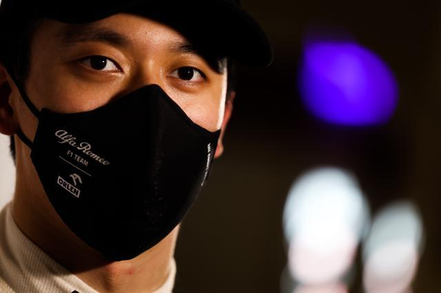 欧博中国官网-周冠宇把握激进与谨慎尺度 内心渴望成就首秀得分